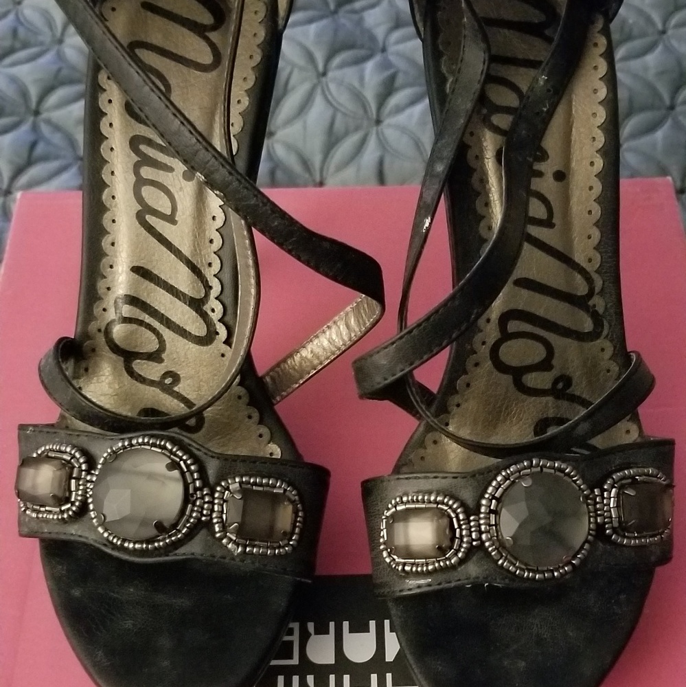 Shoes - Picture 2 of 3